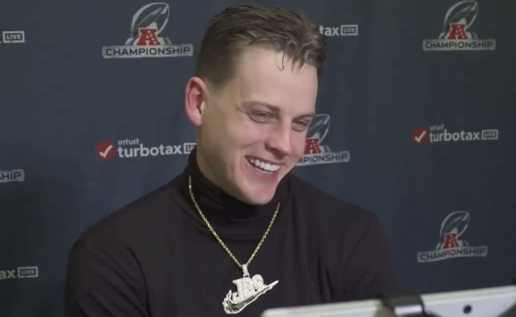 Joe Burrow was asked about his diamond necklace. Credit: @MySportsUpdate