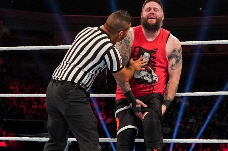 Raw में केविन ओवेंस, डेमियन प्रीस्ट को WWE मेन रोस्टर में पिन करने वाले पहले सुपरस्टार बने