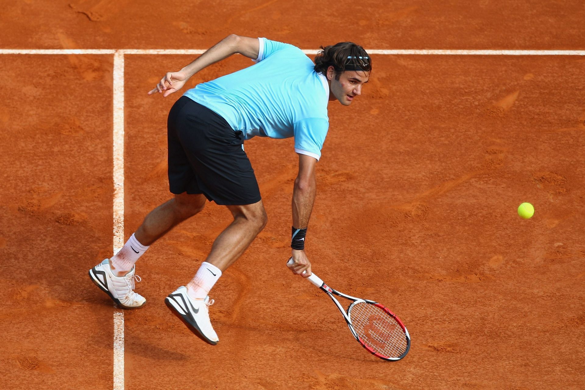 Roger Federer in action against Novak Djokovic at the 2008 Monte Carlo Masters