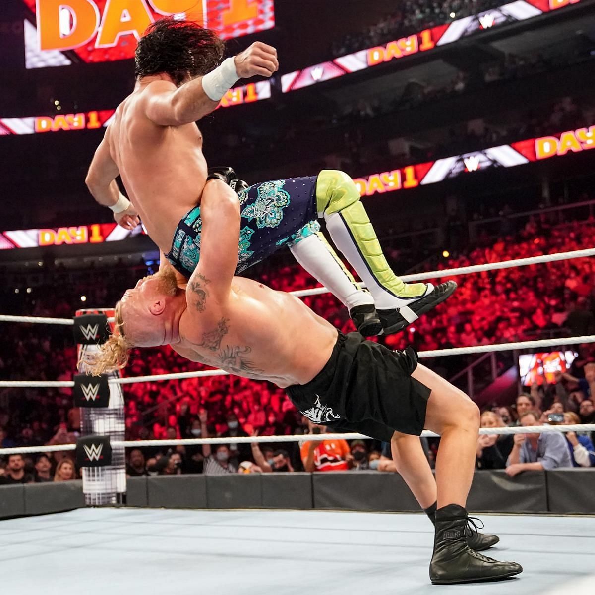 ब्रॉक लैसनर ने WWE Day 1 में पूरी तरह से दिखाई अपनी ताकत
