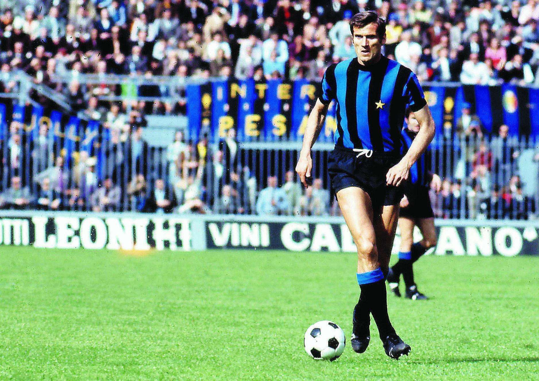 Giacinto Facchetti in action for Inter Milan (cred:TheseFootballTimes)
