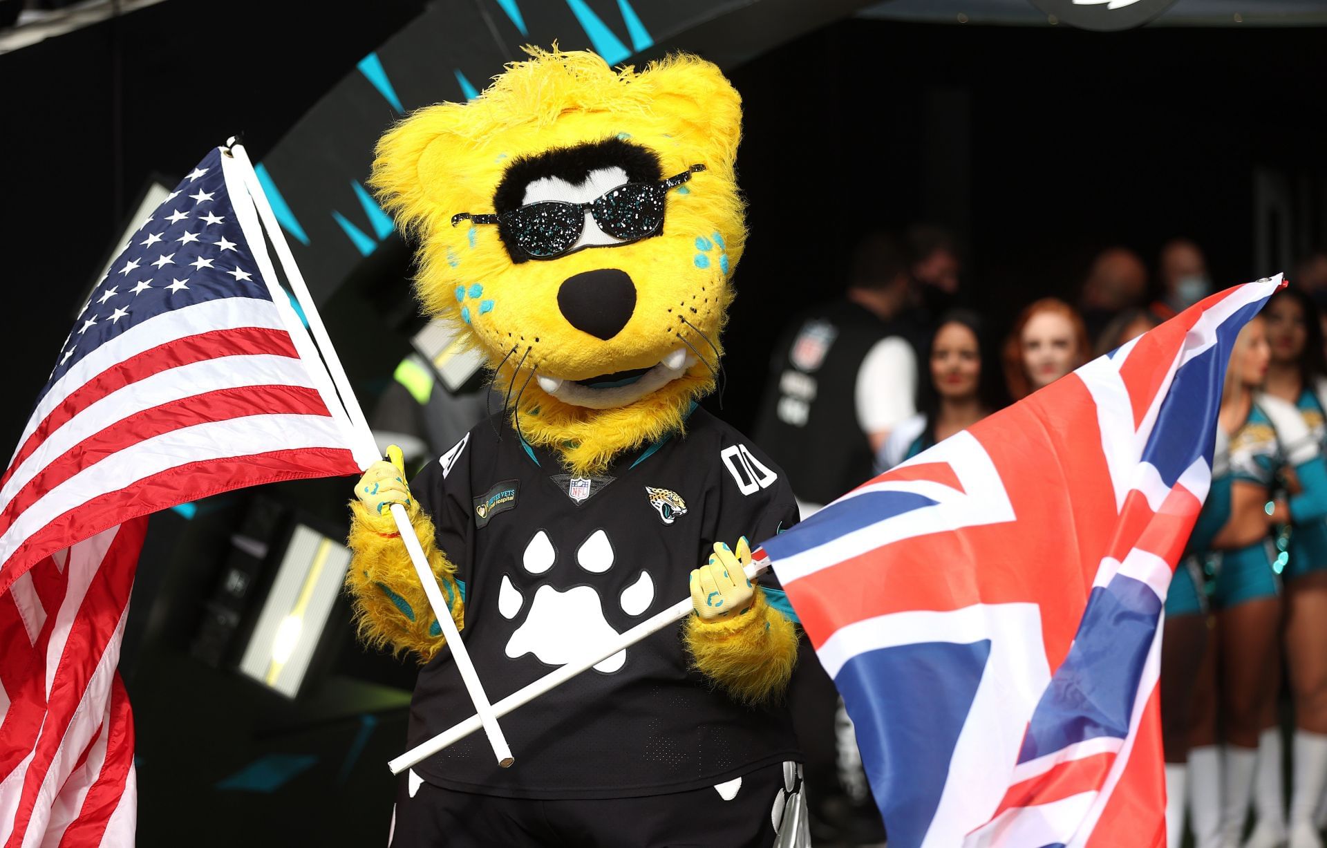 how-much-does-an-nfl-mascot-make