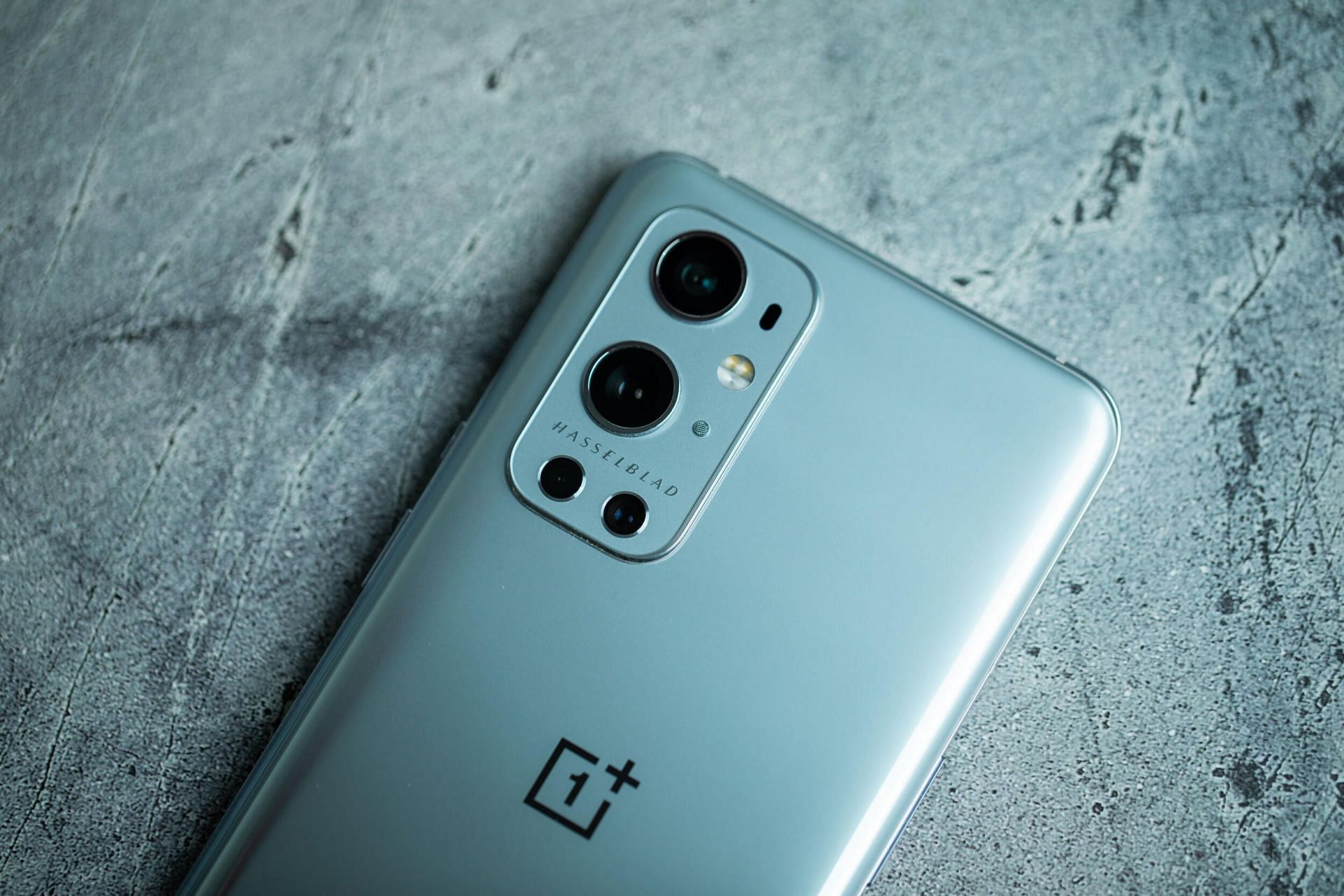 Amazing Android phones like the OnePlus 9 Pro doesn't come with a standard headphone jack (Image via DigitalTrends)