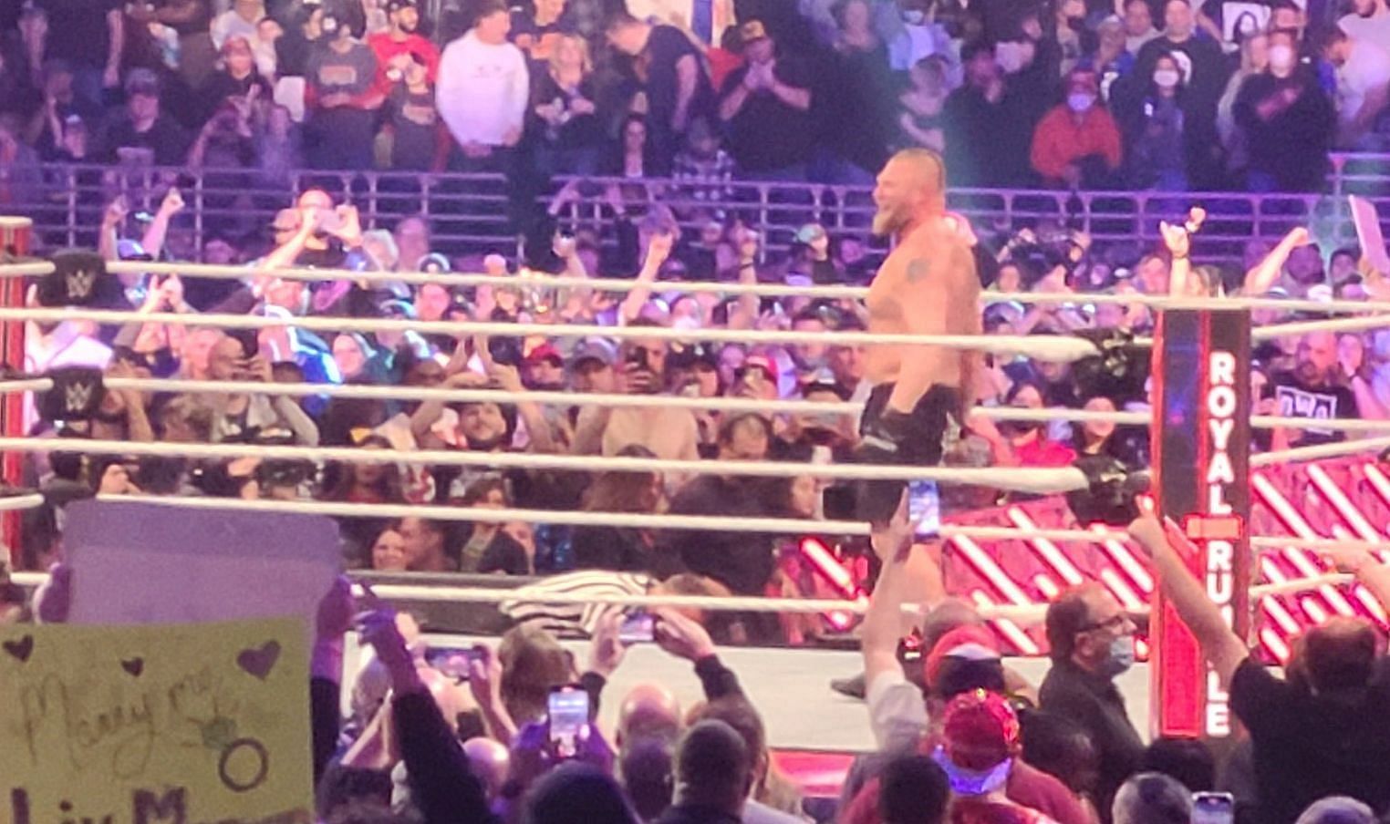 WWE Royal Rumble मैच में ब्रॉक लैसनर ने जीत हासिल की