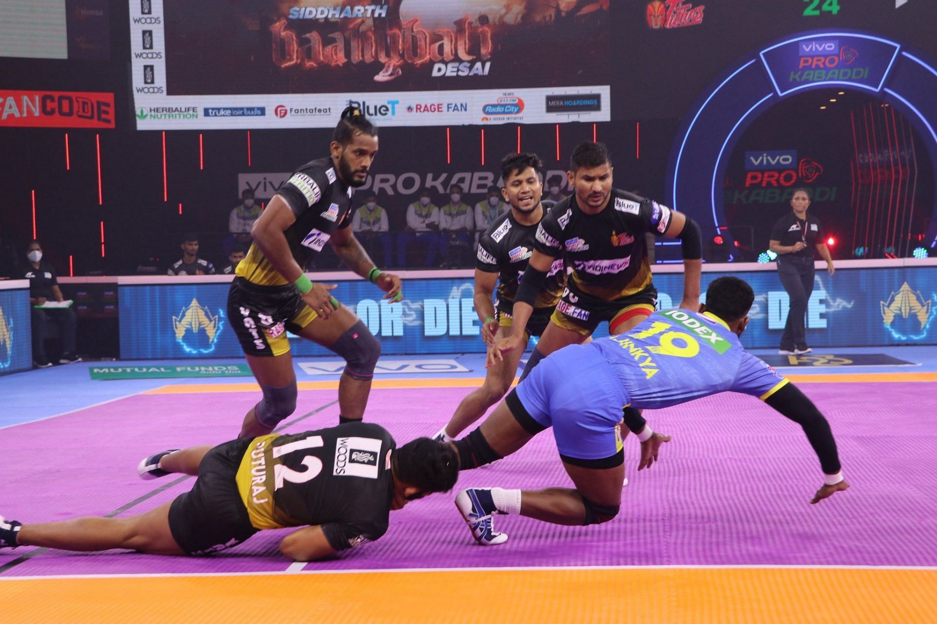 The Telugu Titans player tackles Tamil Thalaivas raider Ajinkya - Image Courtesy: Telugu Titans Twitter