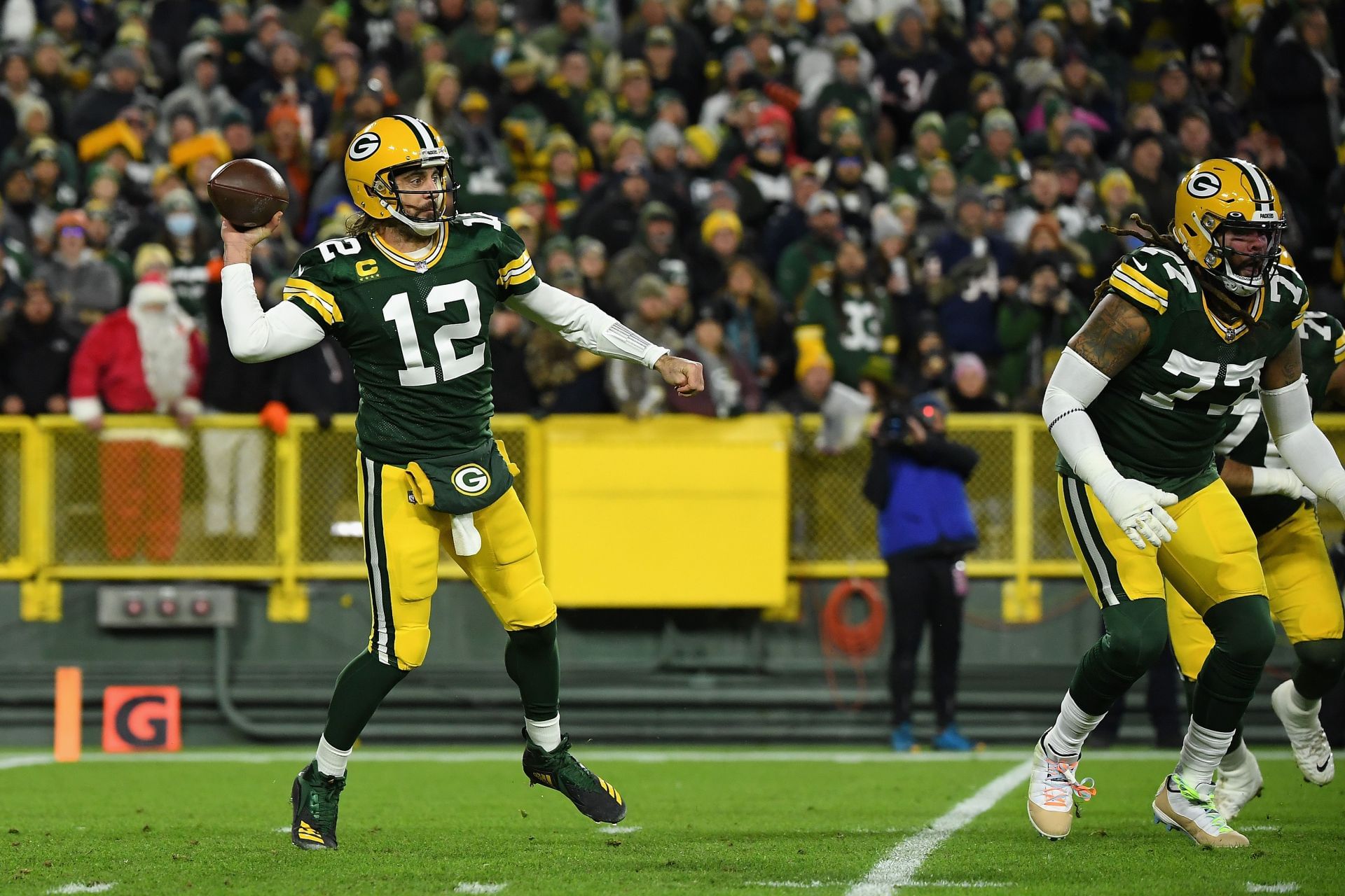 Aaron Rodgers is the favorite to win MVP of the 2022 season