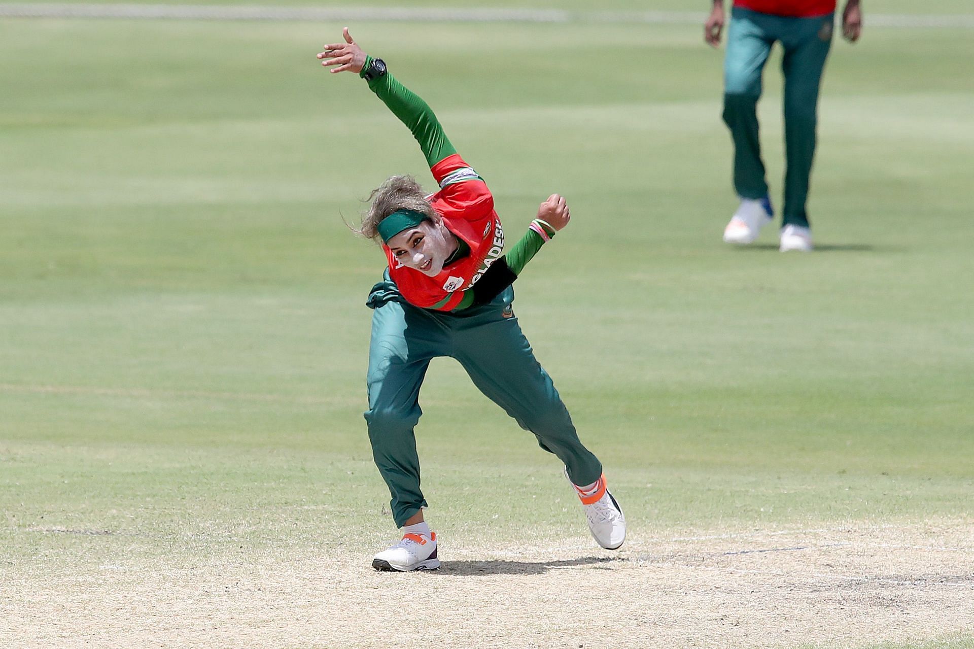 विश्&zwj;व कप के लिए बांग्&zwj;लादेश टीम में प्रमुख तेज गेंदबाज जहानरा आलम की वापसी हुई