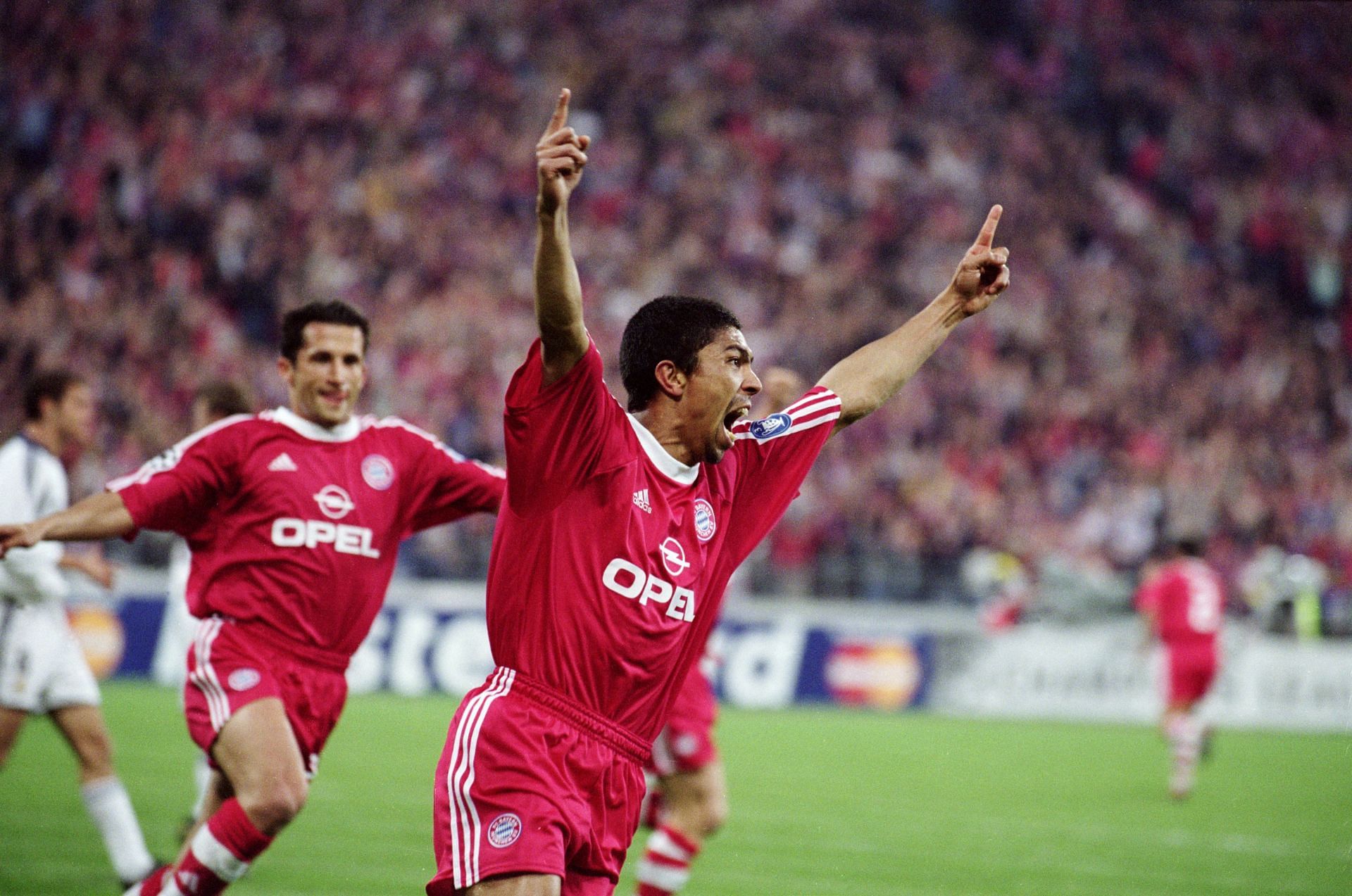 Giovane Elber (centre) celebrates a goal for Bayern Munich against Real Madrid.