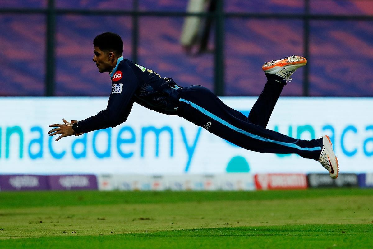 गिल ने लिया हवा में उड़ते हुए शानदार कैच (Photo Credit: IPL)