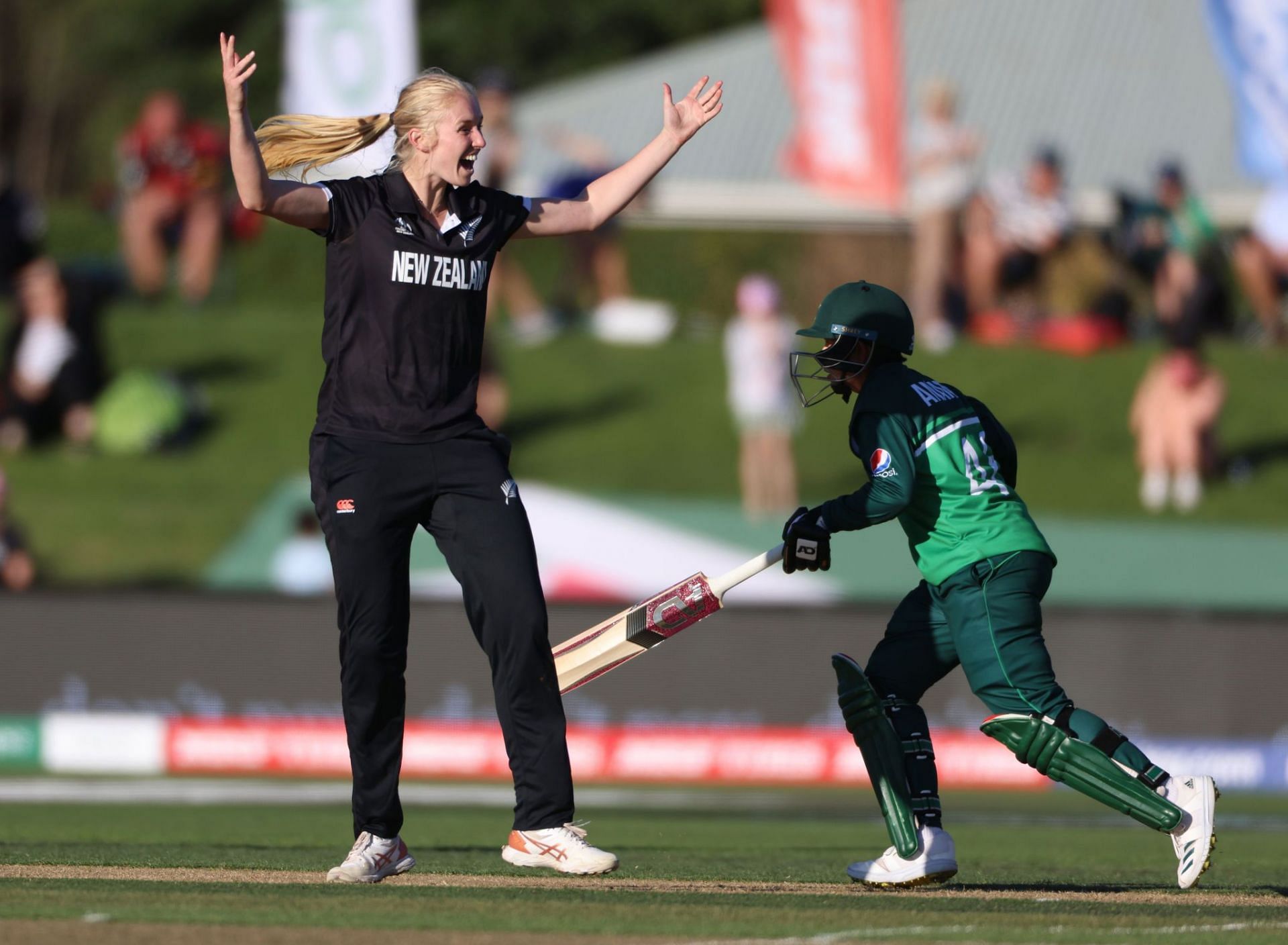हन्नाह रोव ने पाकिस्तानी बल्लेबाजों को टिकने का मौका नहीं दिया (PIC - Getty Images)