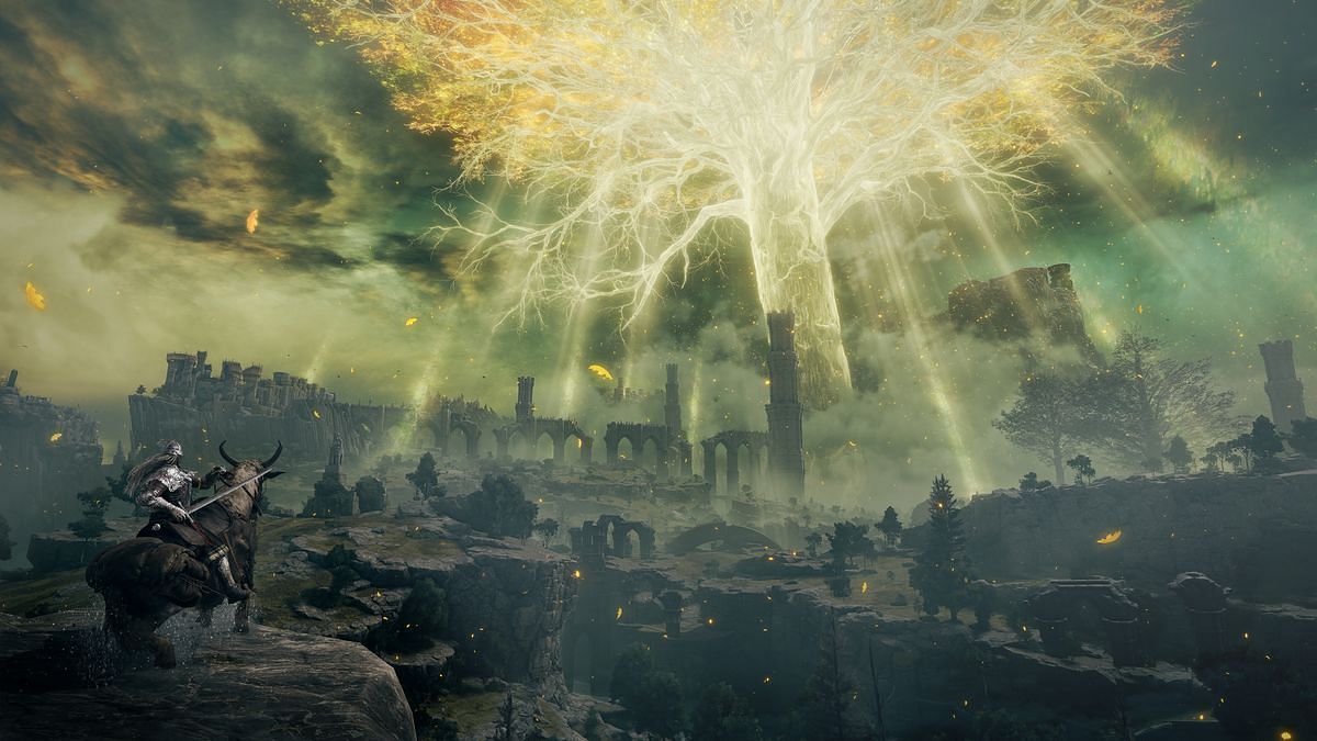 The Erdtree towers over the entirety of the Lands Between (Image via FromSoftware Inc.)