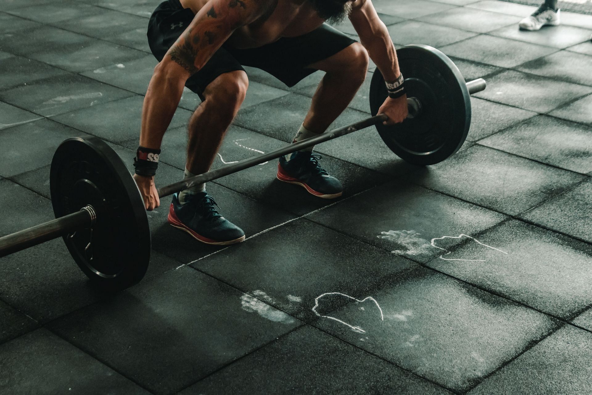 Weight lifting exercises only need a few basic techniques, consistency, and patience (Image via Pexels/Victor Freitas)