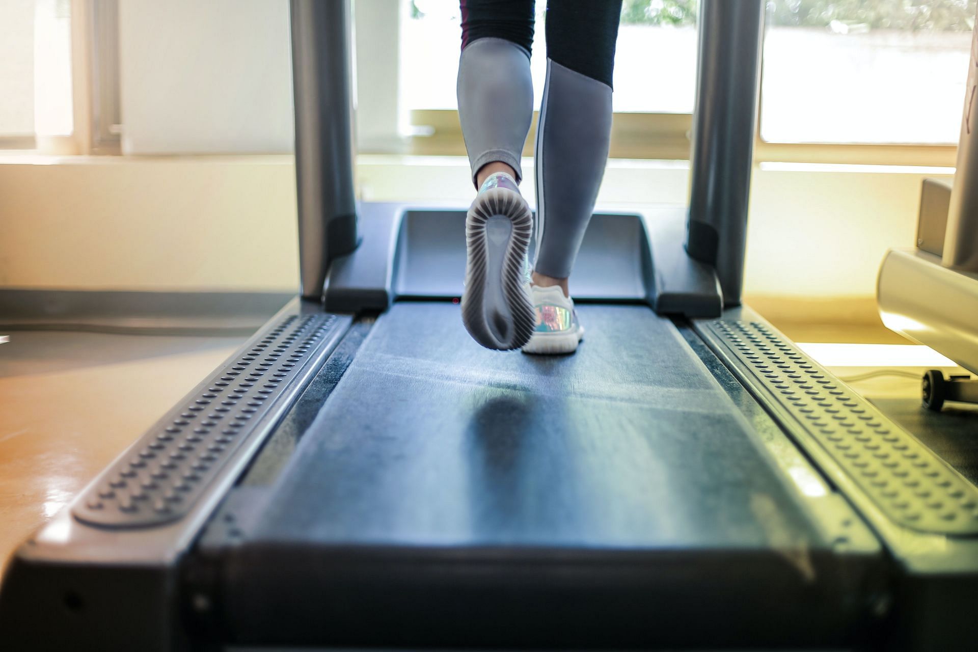 Strength training with cardio. (Image by Andrea Piacquadio / Pexels)