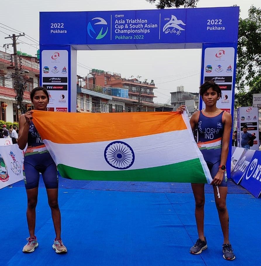 Teenage Joshi sisters of Nagpur proudly display the national flag in Nepal. (Pic credit: ProHealth Foundation)