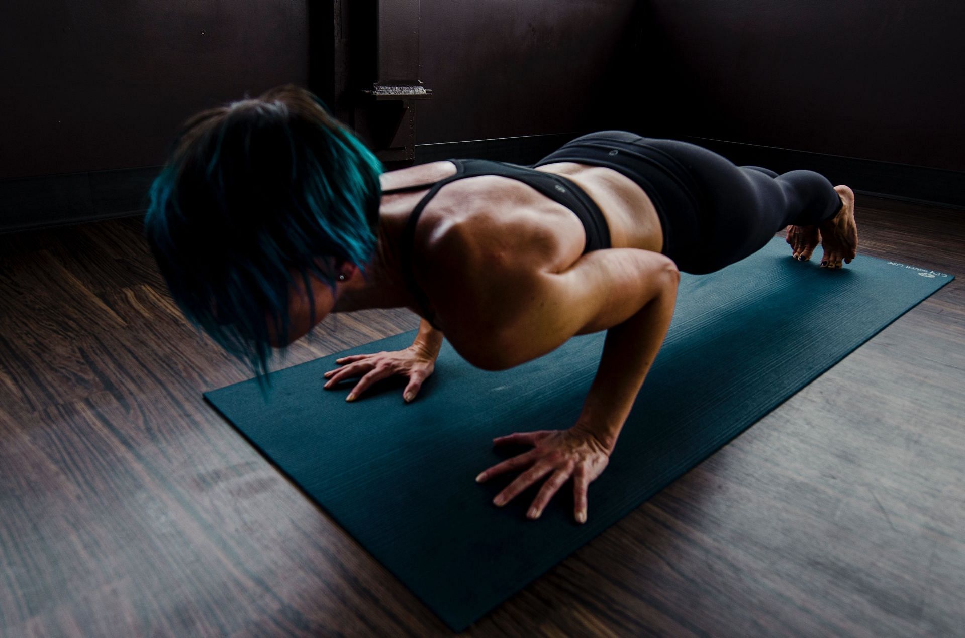Best exercises to do at home for weight loss. (Image by Karl Solano / Pexels)
