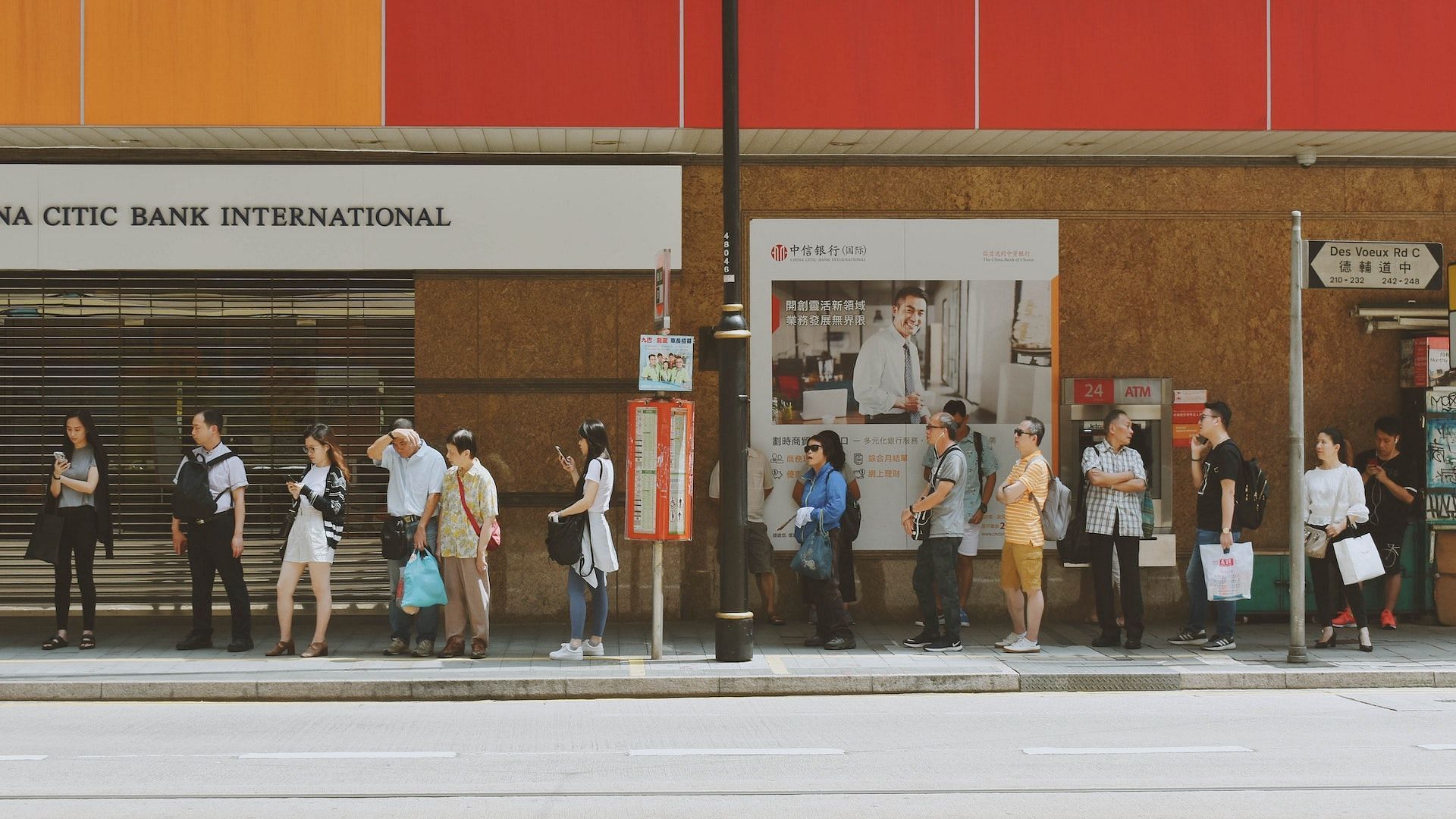 Burn fat by moving around even when waiting in line (Image via Unsplash/HW)
