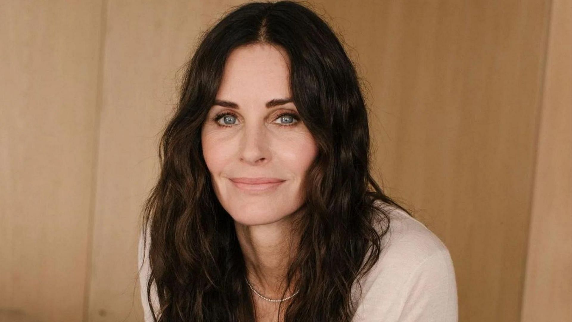 How To Use The Viral Friends Filter On Tiktok Courteney Cox Tries It Out And The Result Is 