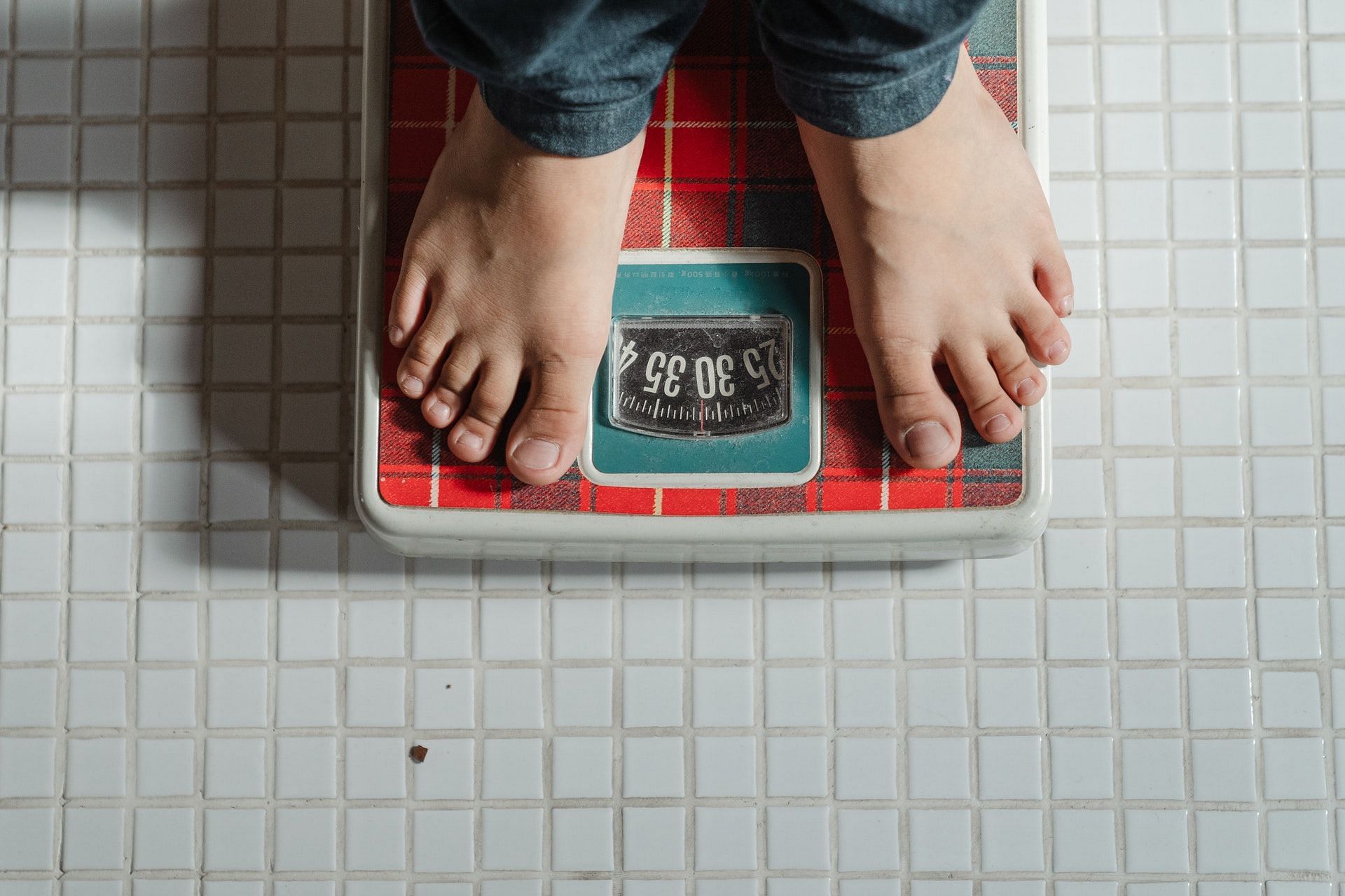Maintaining appropriate weight is crucial for a balanced blood pressure (Photo by Ketut Subiyanto via pexels)