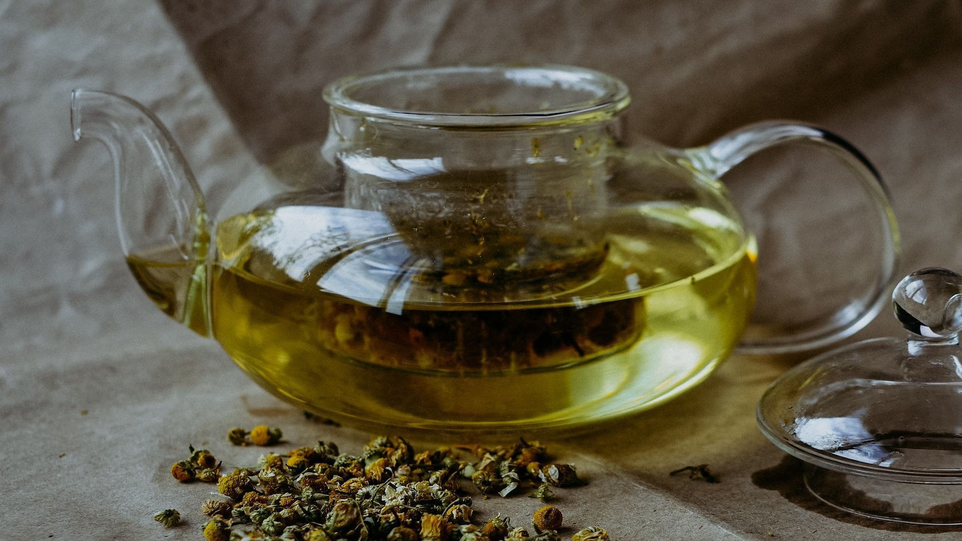Green tea is rich in antioxidants. Image via Unsplash/Irene Ivantsova