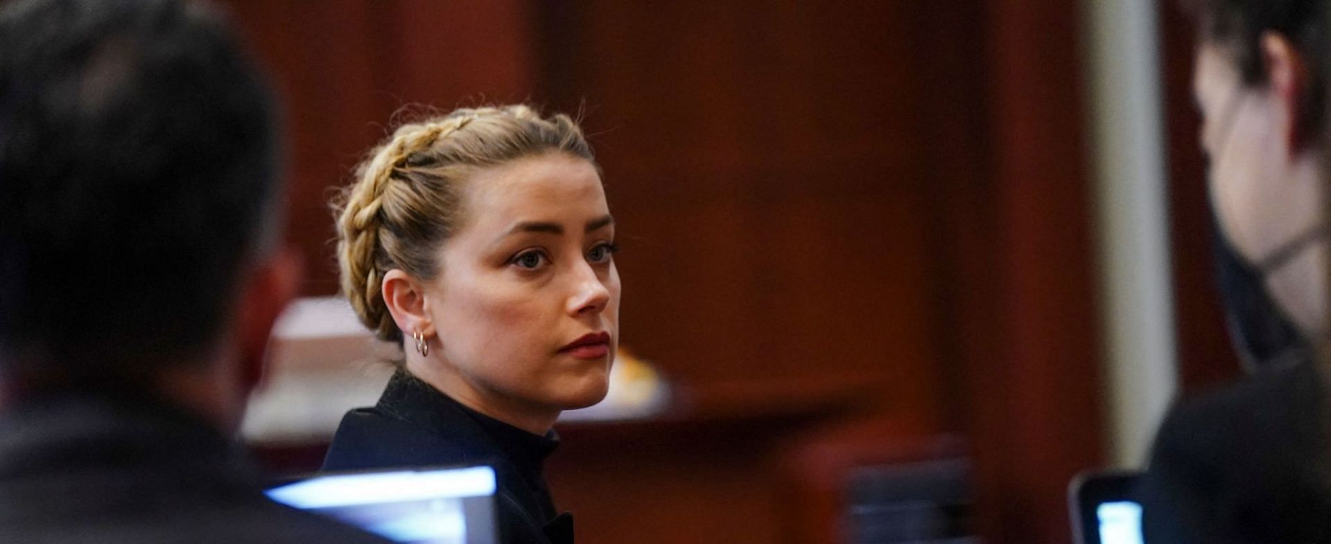 Amber Heard has been accused of being a &quot;verbally abusive&quot; boss by her former assistant Kate James (Image via Shawn Thew/Getty Images)