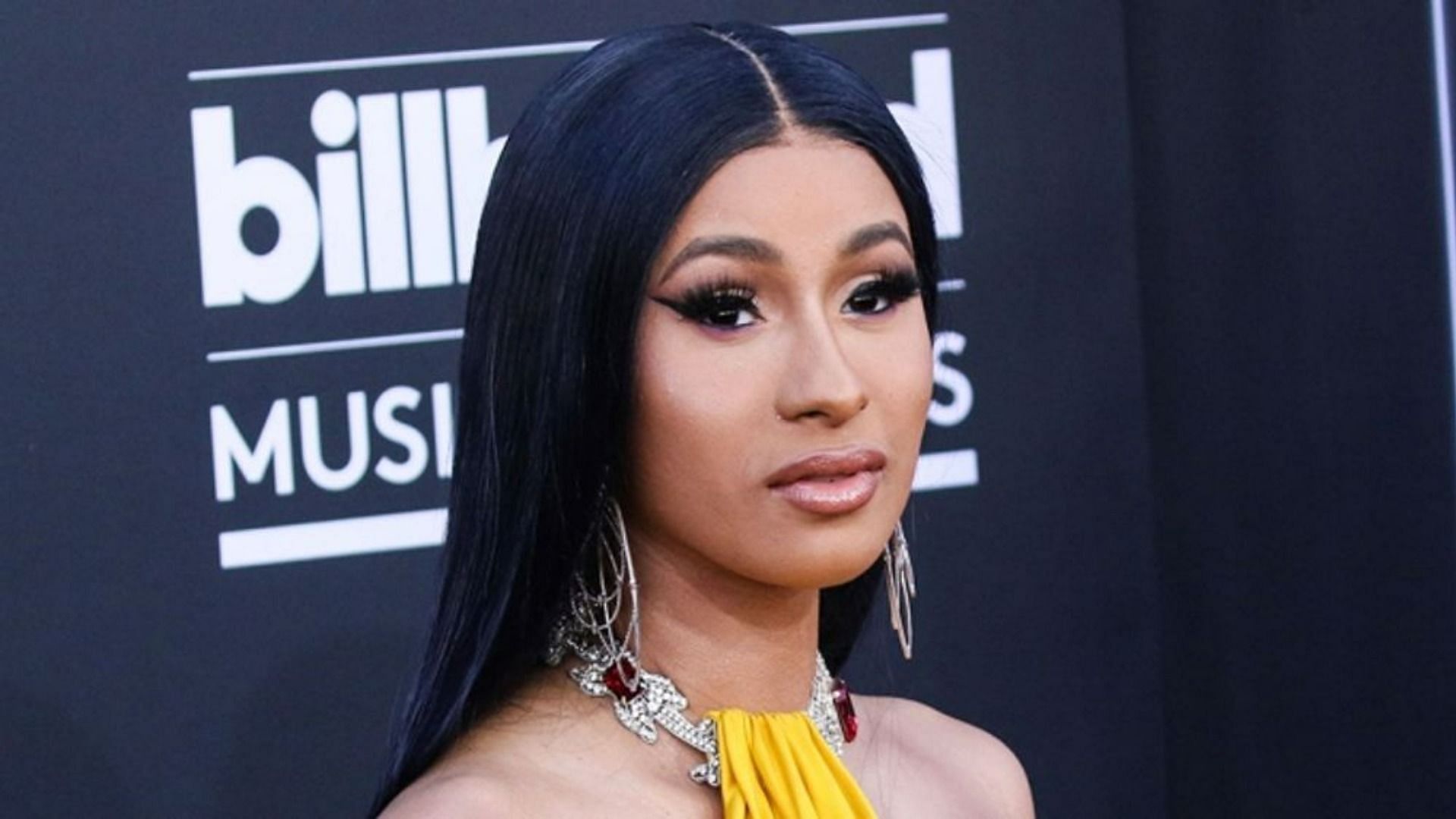 Cardi B Tweets Controversy Explored As Rapper Deletes Twitter Amid ...