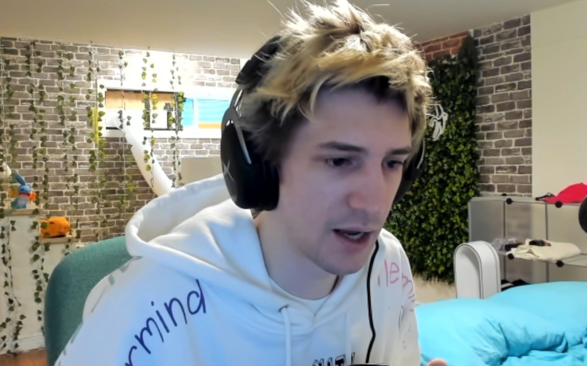 xQc discusses how two pints of beers got him drunk