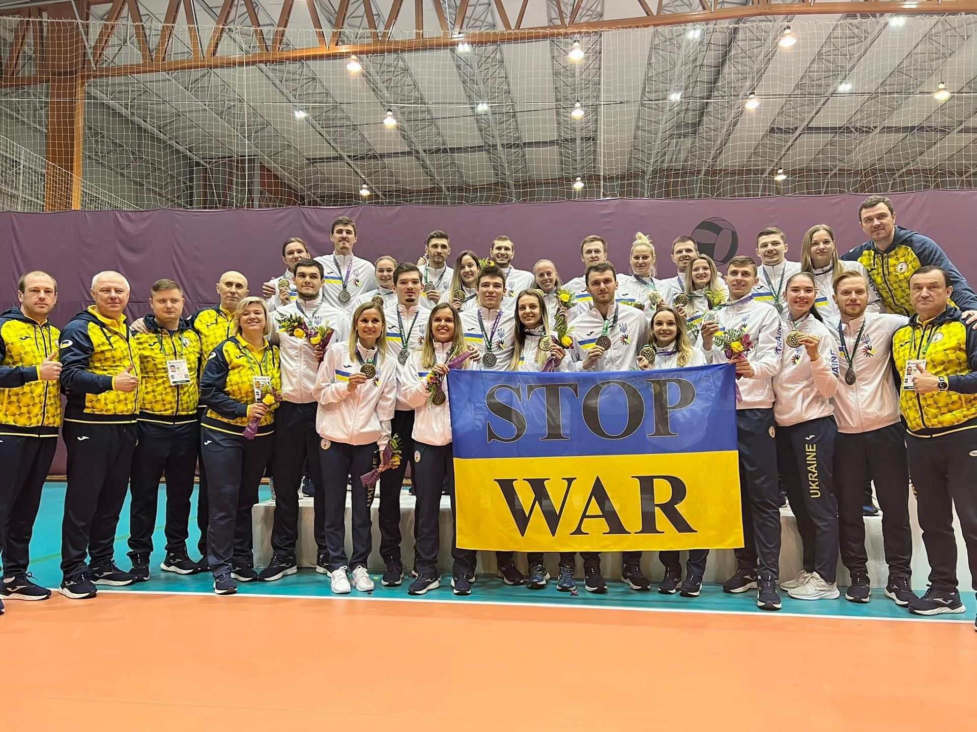 पदक तालिका में टॉप पर रहने वाले यूक्रेन के खिलाड़ियों ने युद्ध समाप्त करने की अपील की।
