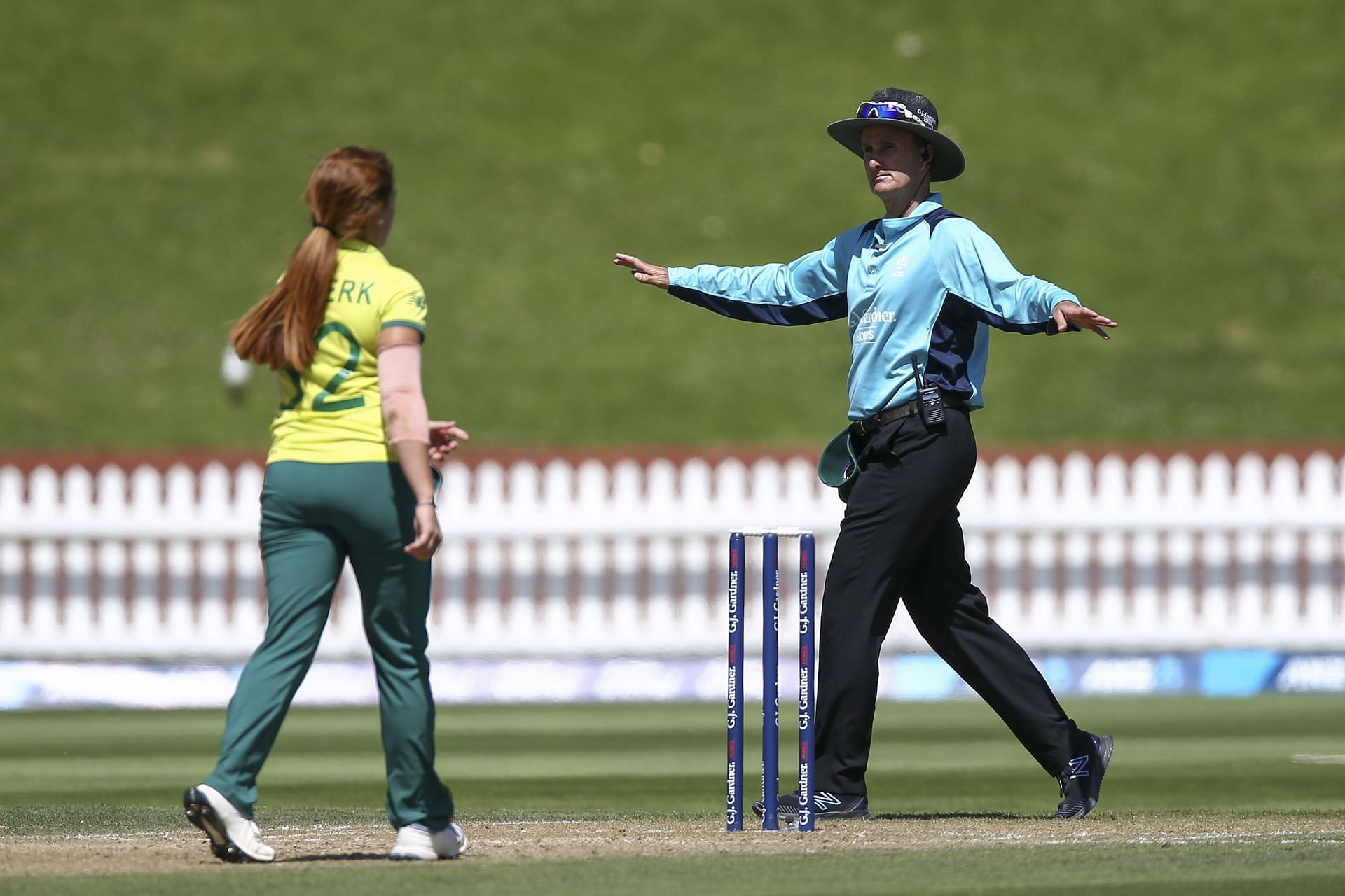 Bowden officiating for Womens T20 Cricket - New Zealand v South Africa