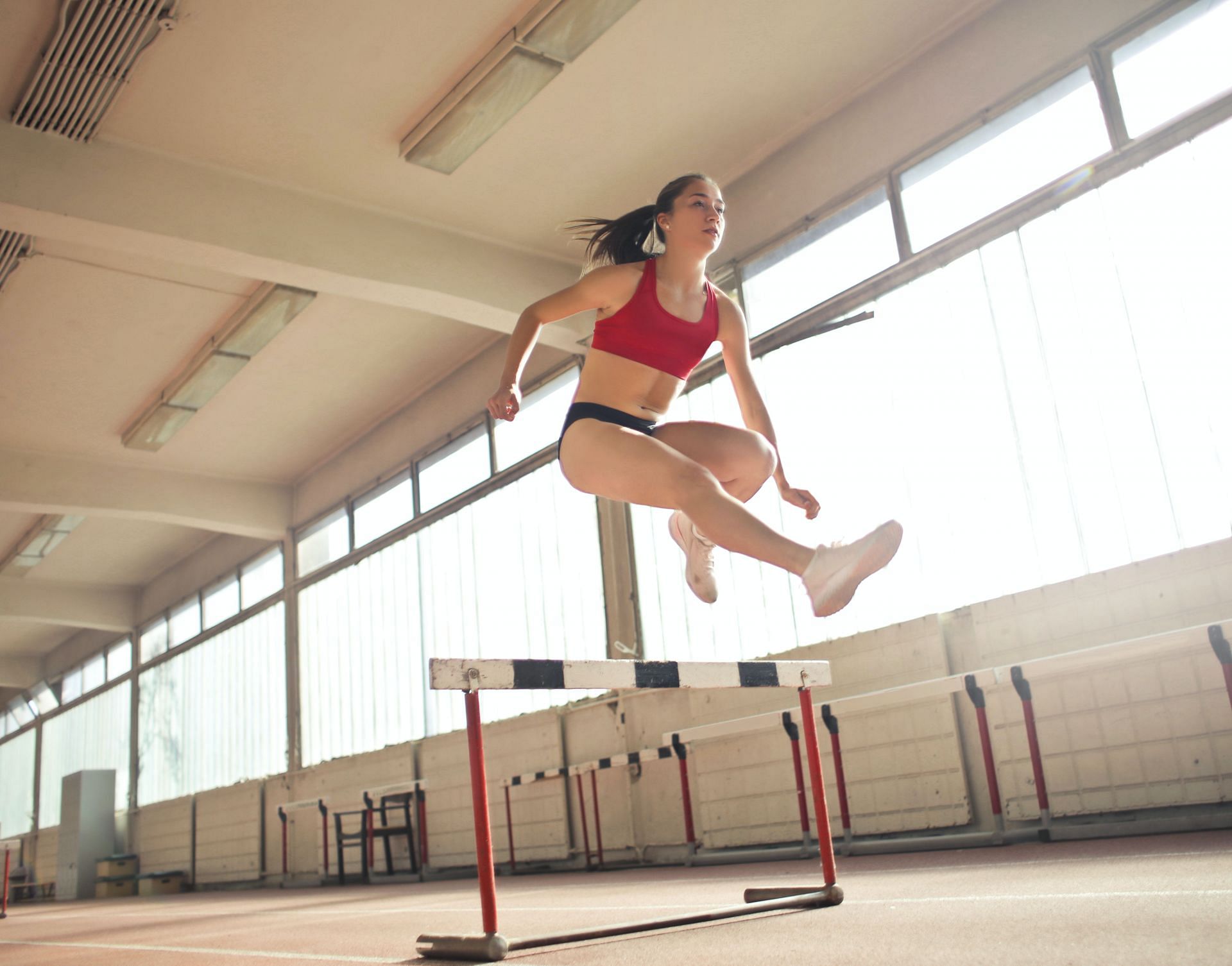 Speed, movement efficiency, and power can all be improved by training like an athlete (Image via Pexels/Andrea Piacuquadio)