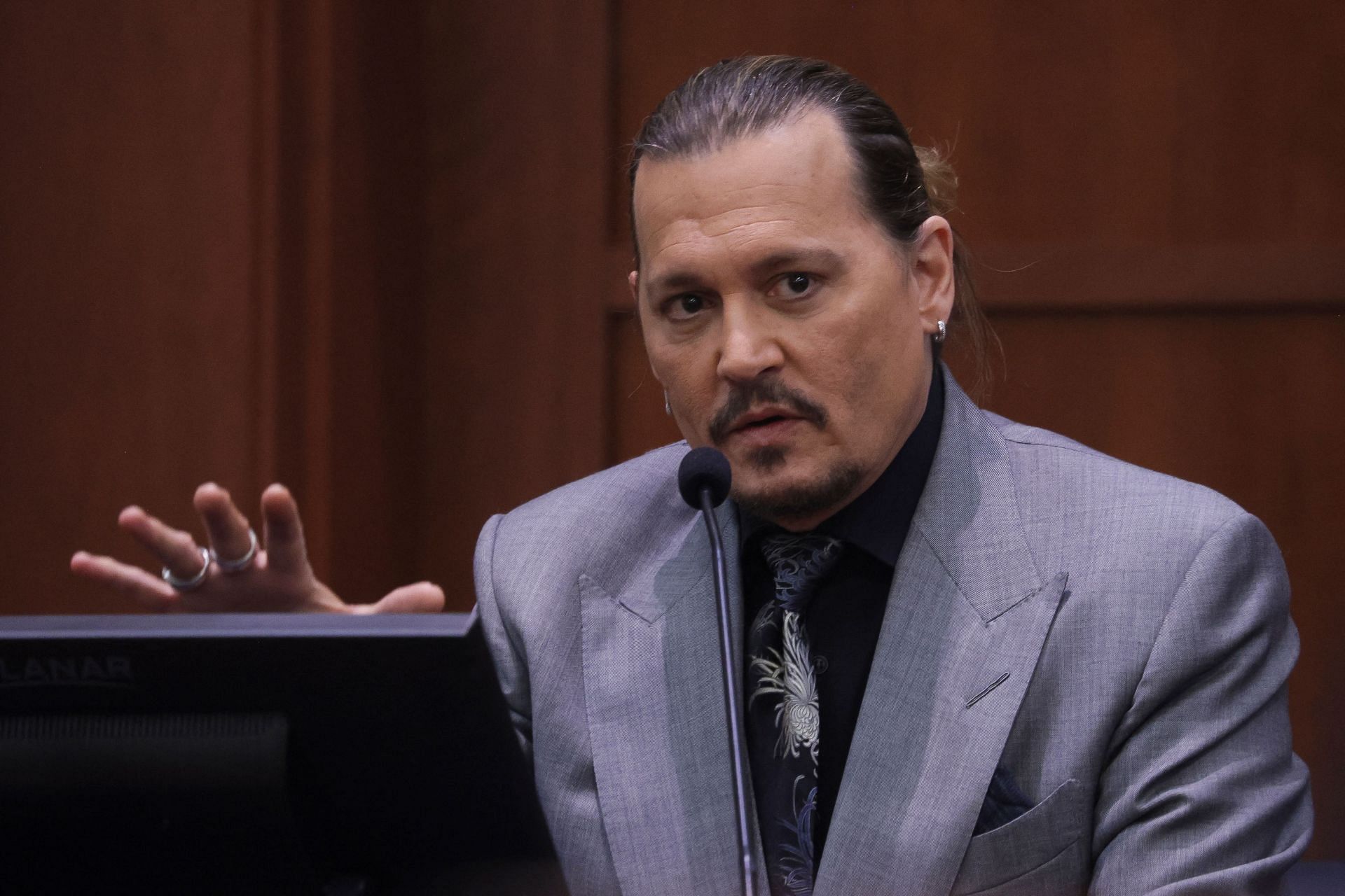 Johnny Depp in court (Image via Evelyn Hocksteinp/Pool/AFP/Getty Images)