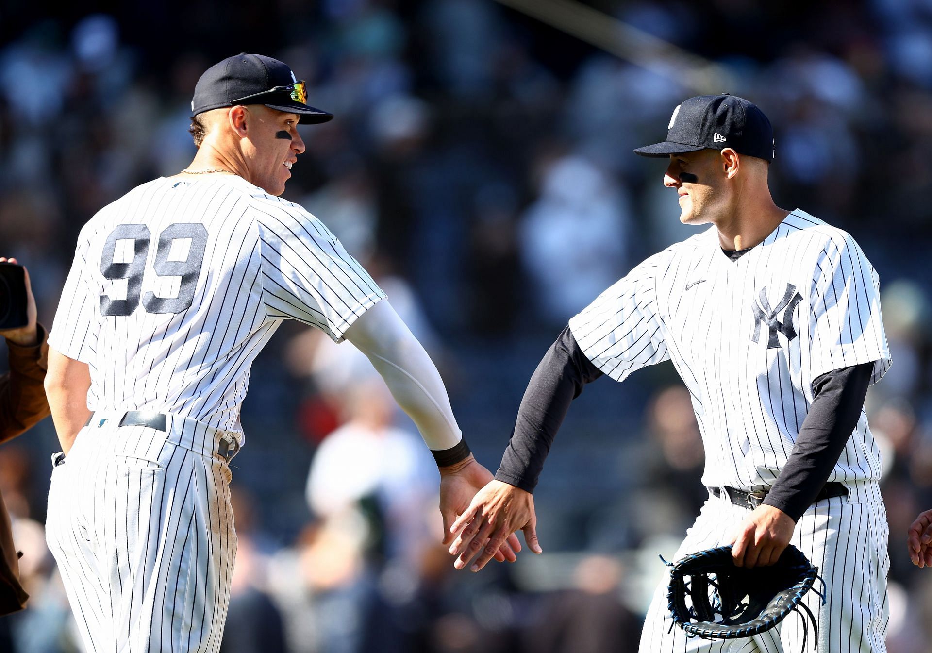 New York Yankees Aaron Judge Anthony Rizzo And Dj Lemahieu Chug Beers At Rangers Playoff