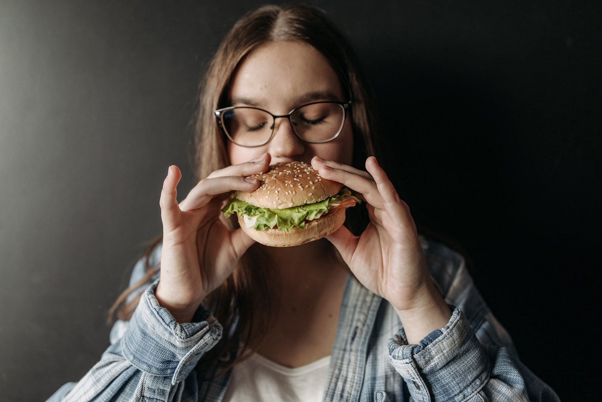 How do you gain weight? (Image via Pexels/Photo by Pavel Danilyuk)