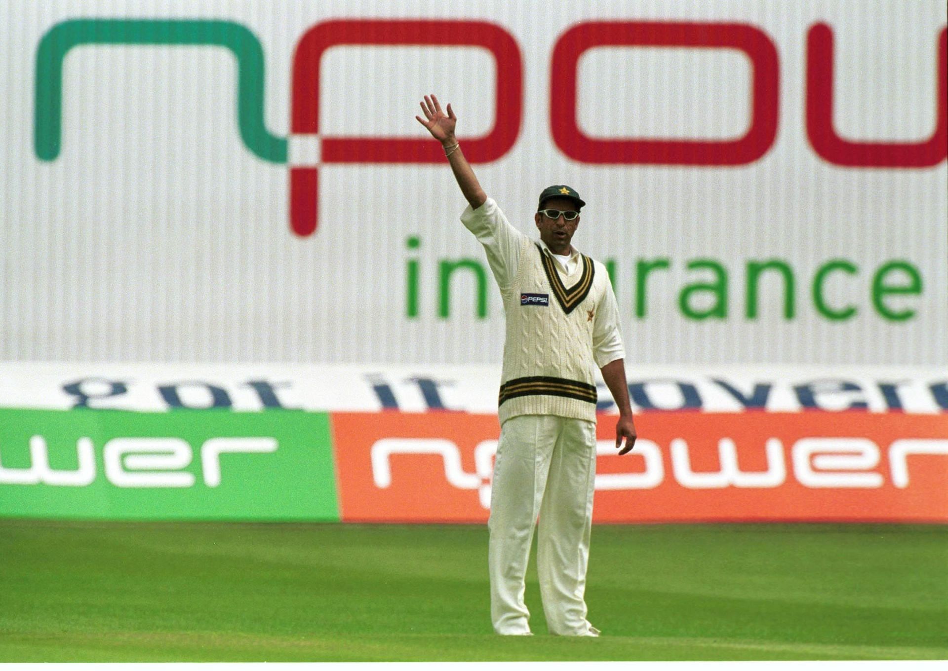 2002 में वसीम अकरम ने टेस्ट मैचों से संन्यास ले लिया था