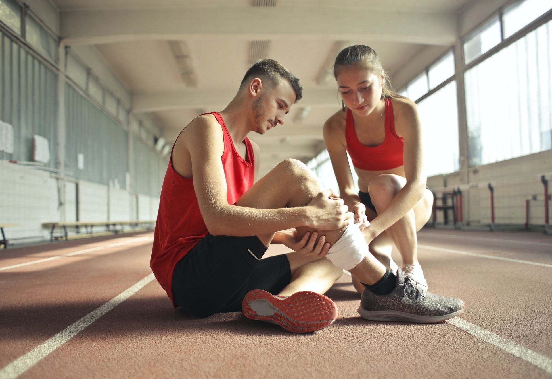 How to prevent injury during exercise? (image via Pexels/Photo by Andrea Piacquadio)