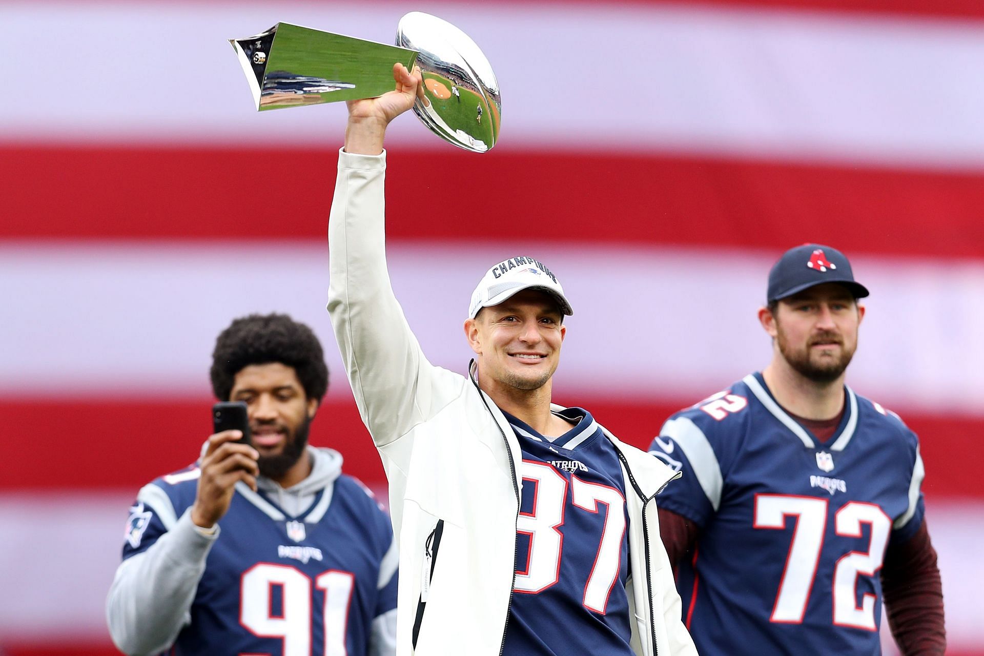 Rob Gronkowski lifts the Vince Lombardi Trophy