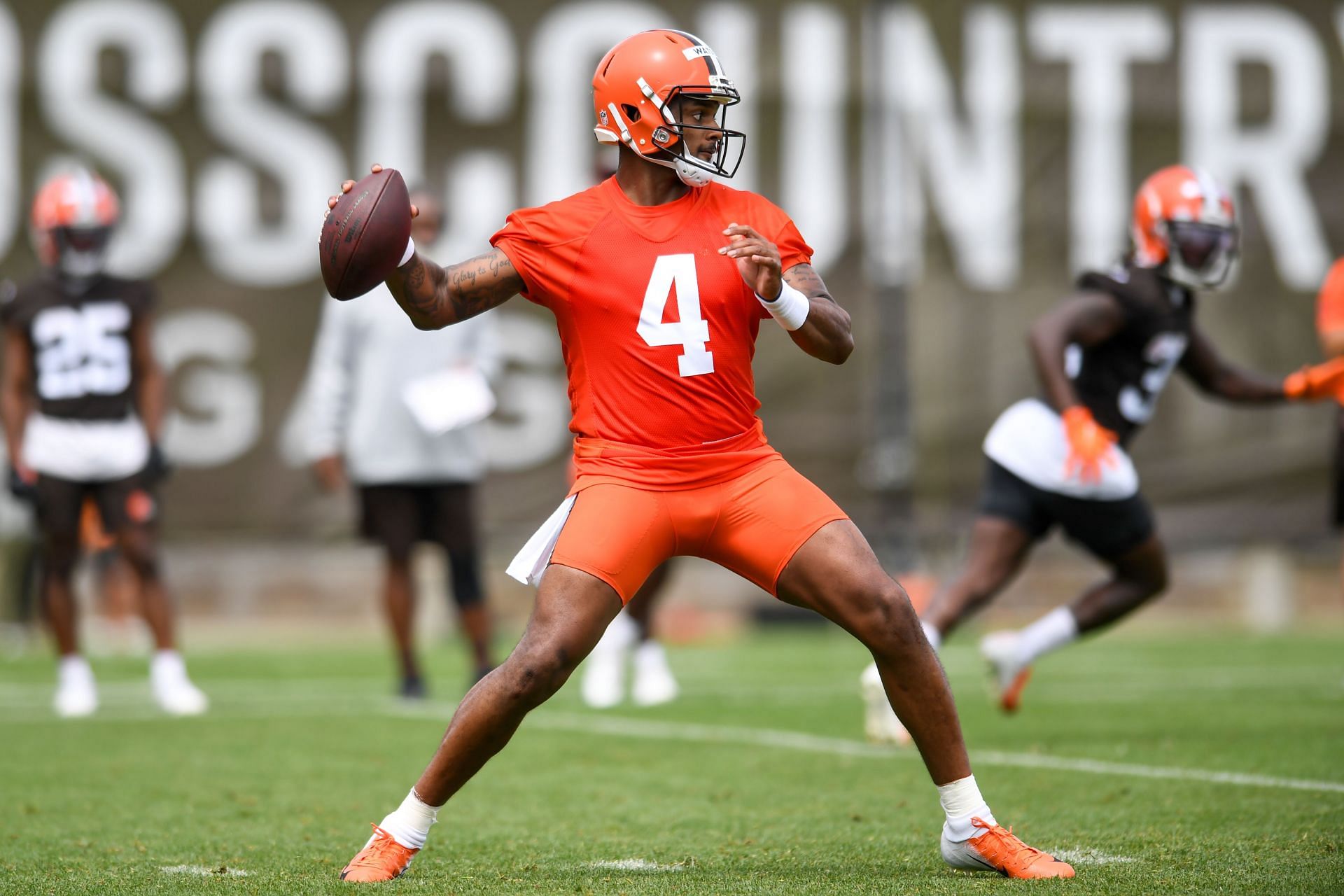 Deshaun Watson video with Mia Khalifa trends online again