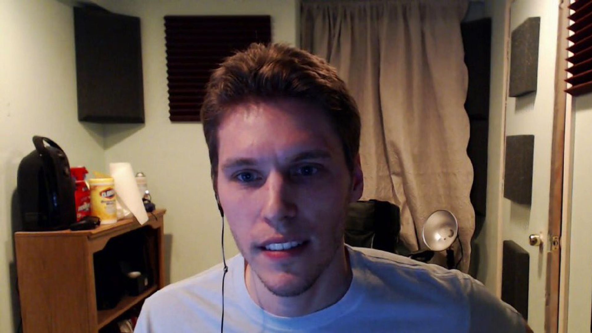 Jerma puts up a seemingly naked picture of himself while streaming a