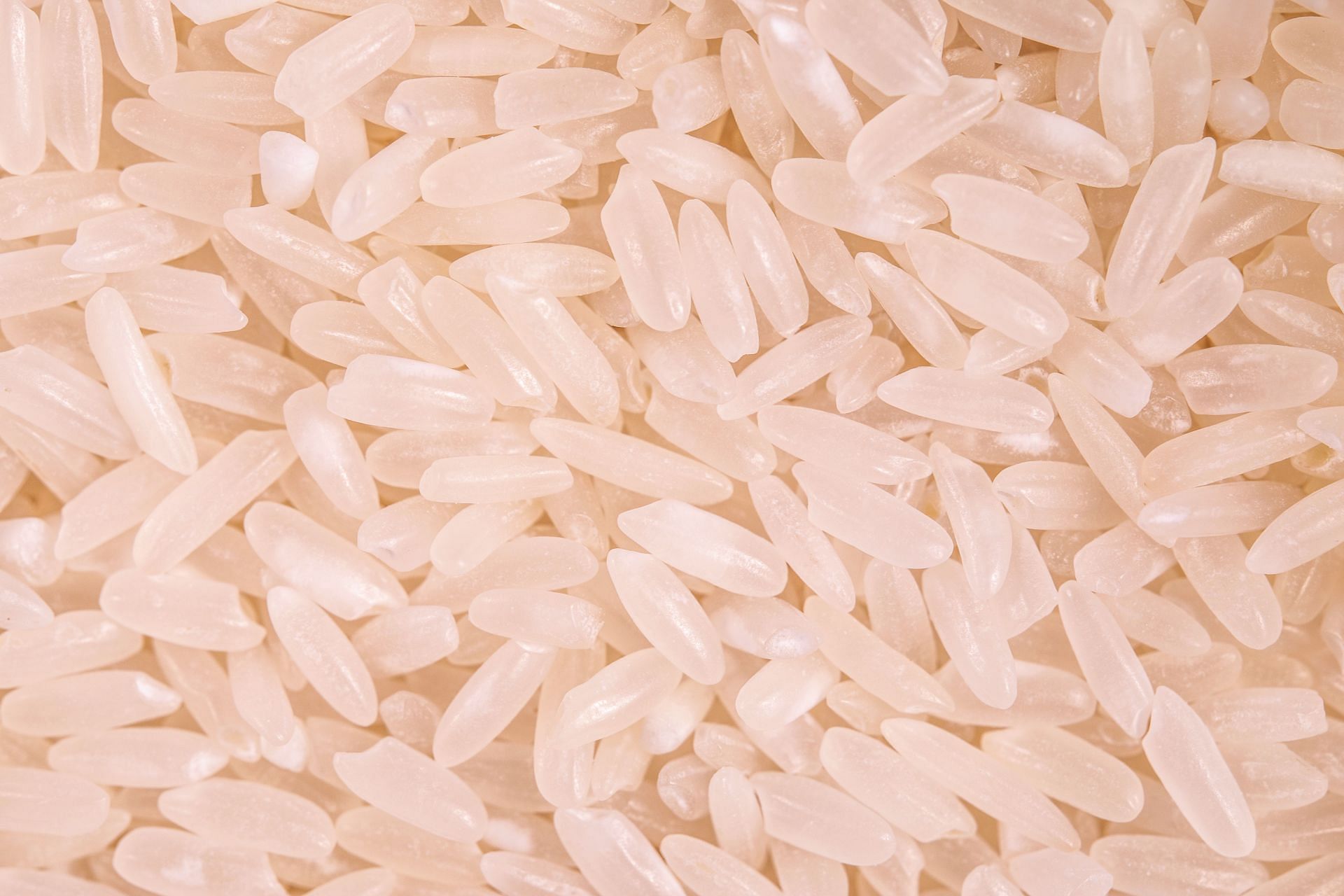 Close up picture of the raw rice. (Image via Pexels/Ruandom Zhong)