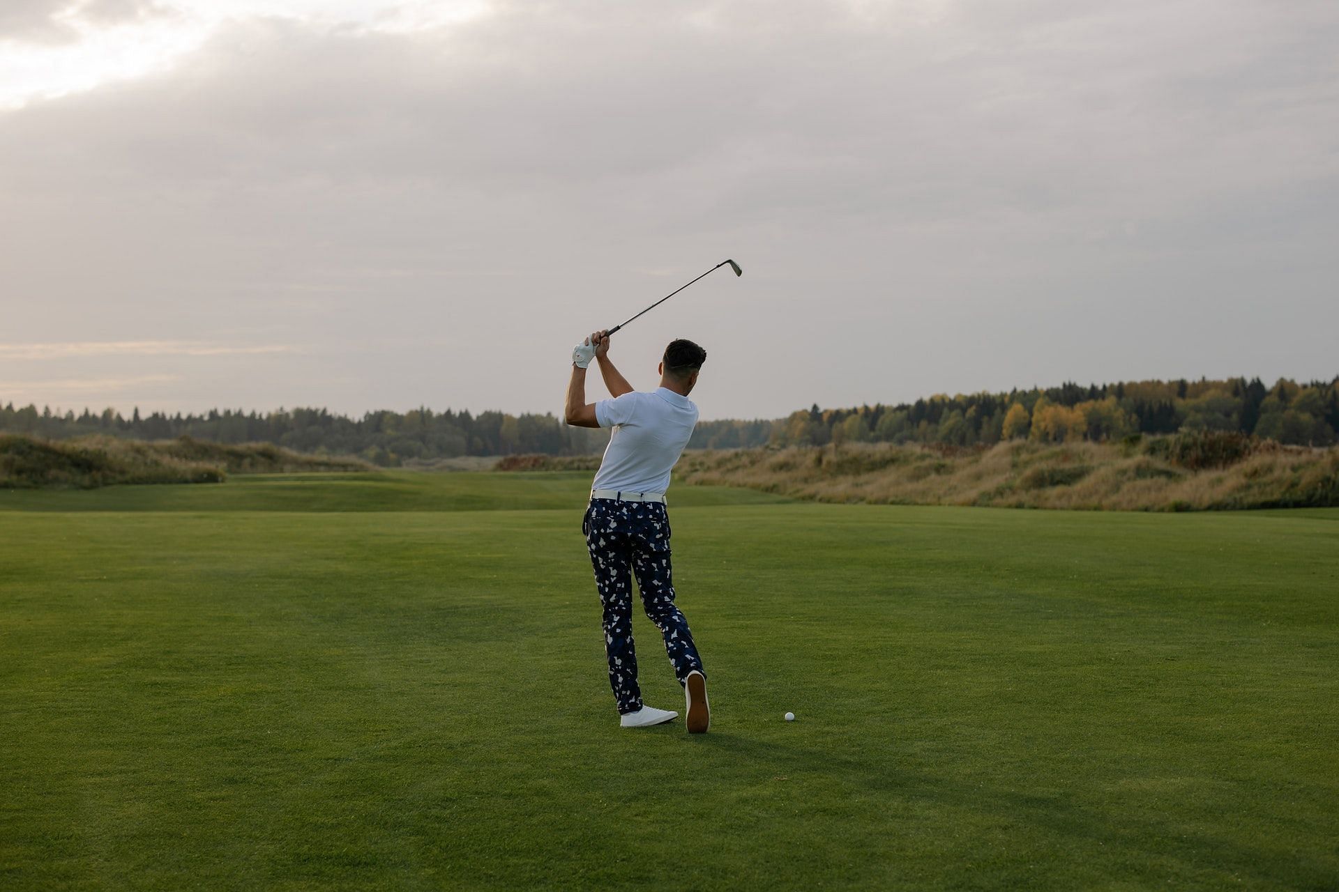 Understanding how to perfect the TRX golf swing (Image via Pexels/Photo by cottonbro)