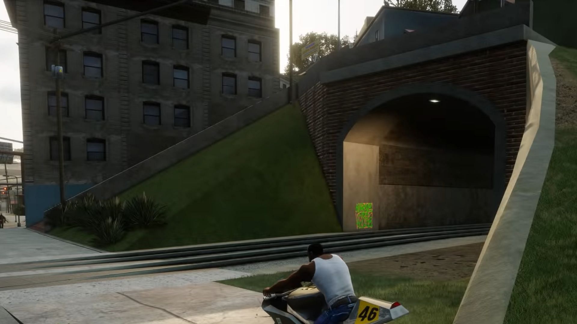 Players can get above the tunnel through these roads on the right (Image via GTA Series Videos, YouTube)
