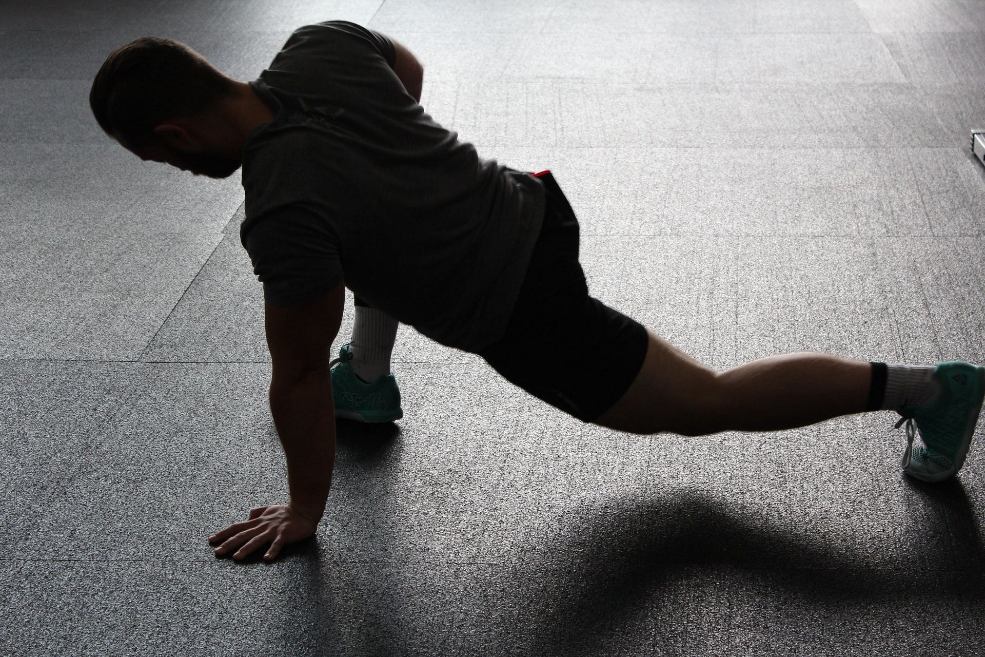 Best exercises to strengthen your back and core. (Image via Pexels/Photo by Pixabay)