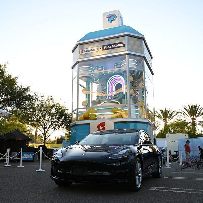 What did MrBeast do at Vidcon? YouTuber’s 40 ft gumball machine offers