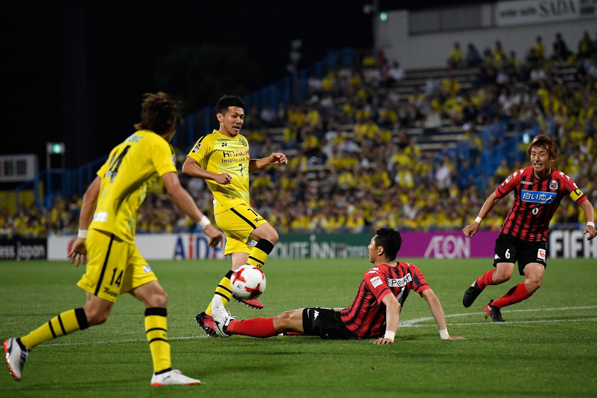 Гамба осака. Консадоле Саппоро ФК. Kashiwa Reysol. ФК Кавасаки Фронтале.