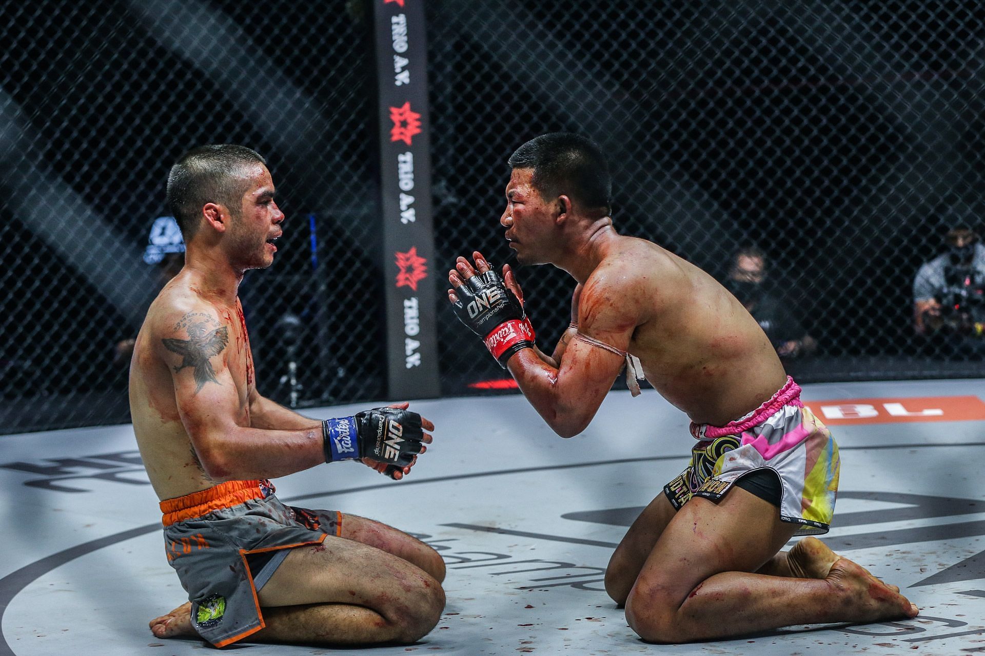 Daniel Williams (left) receives a show of respect from Rodtang Jitmuangnon (right) at ONE on TNT 1 [Photo Credit: ONE Championship]
