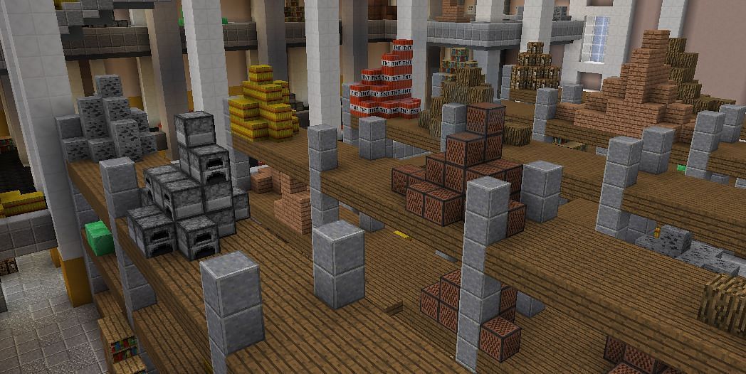 MoxMC has many great Hide or Hunt maps to play (Image via MoxMC)