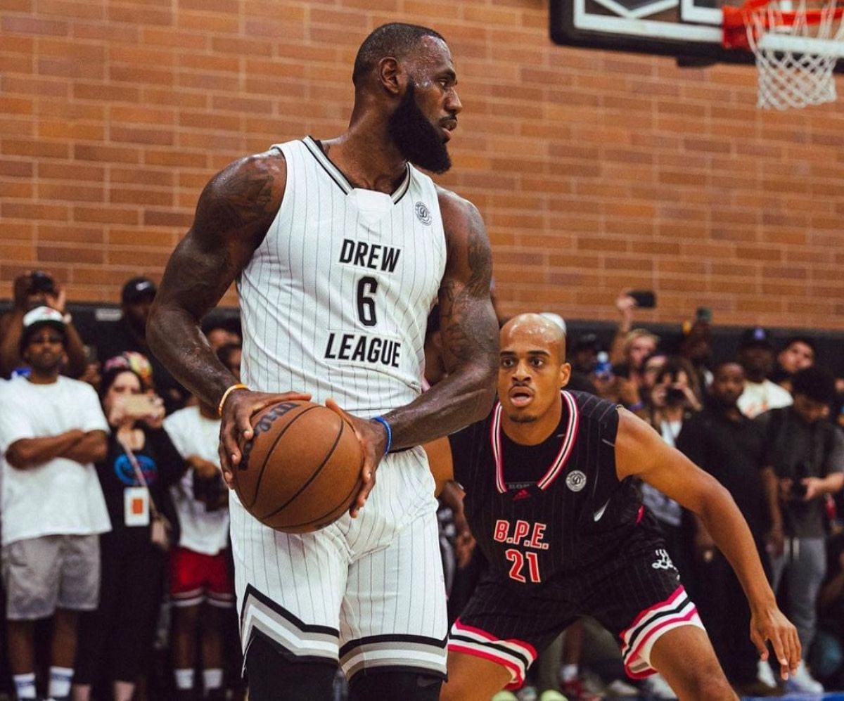 Dion Wright tries to guard LeBron James in the 2022 Drew League [Source: Twitter]