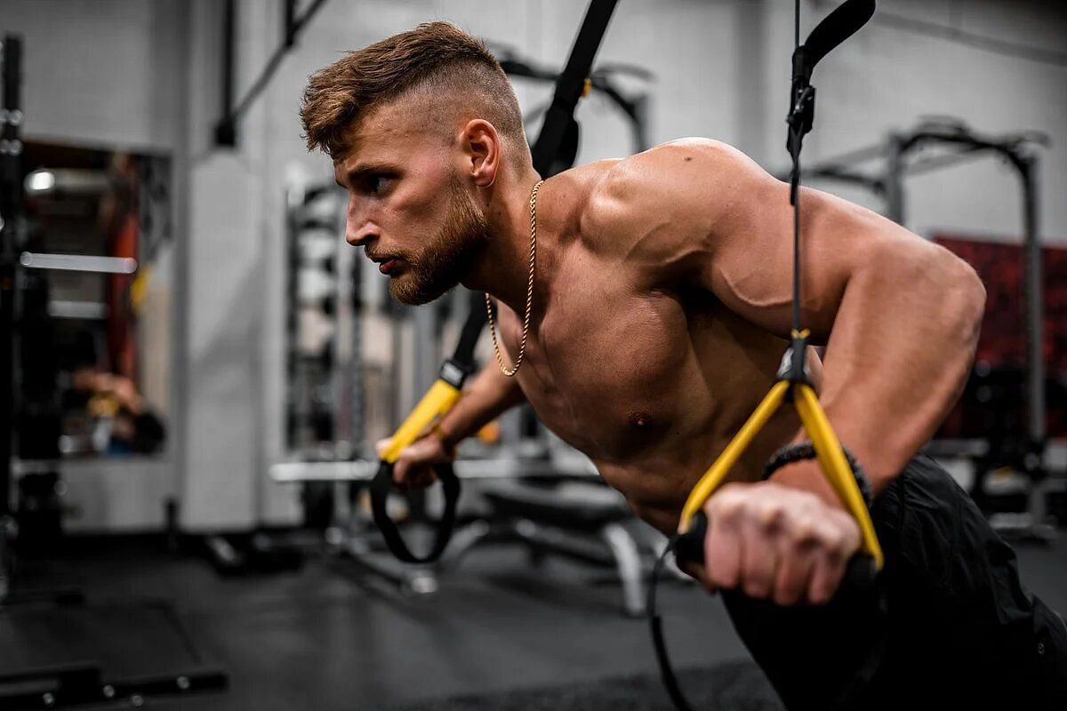 Guide to TRX exercises for lean muscle. (Image via unsplsh/Photo by: Anastase Maragos)