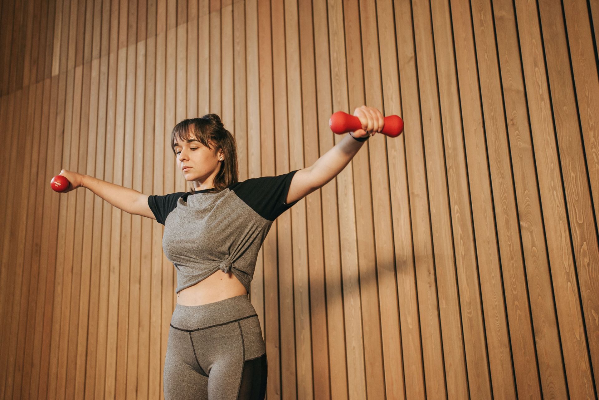 7 Best Free Weight Exercises for a Stronger Core for Women
