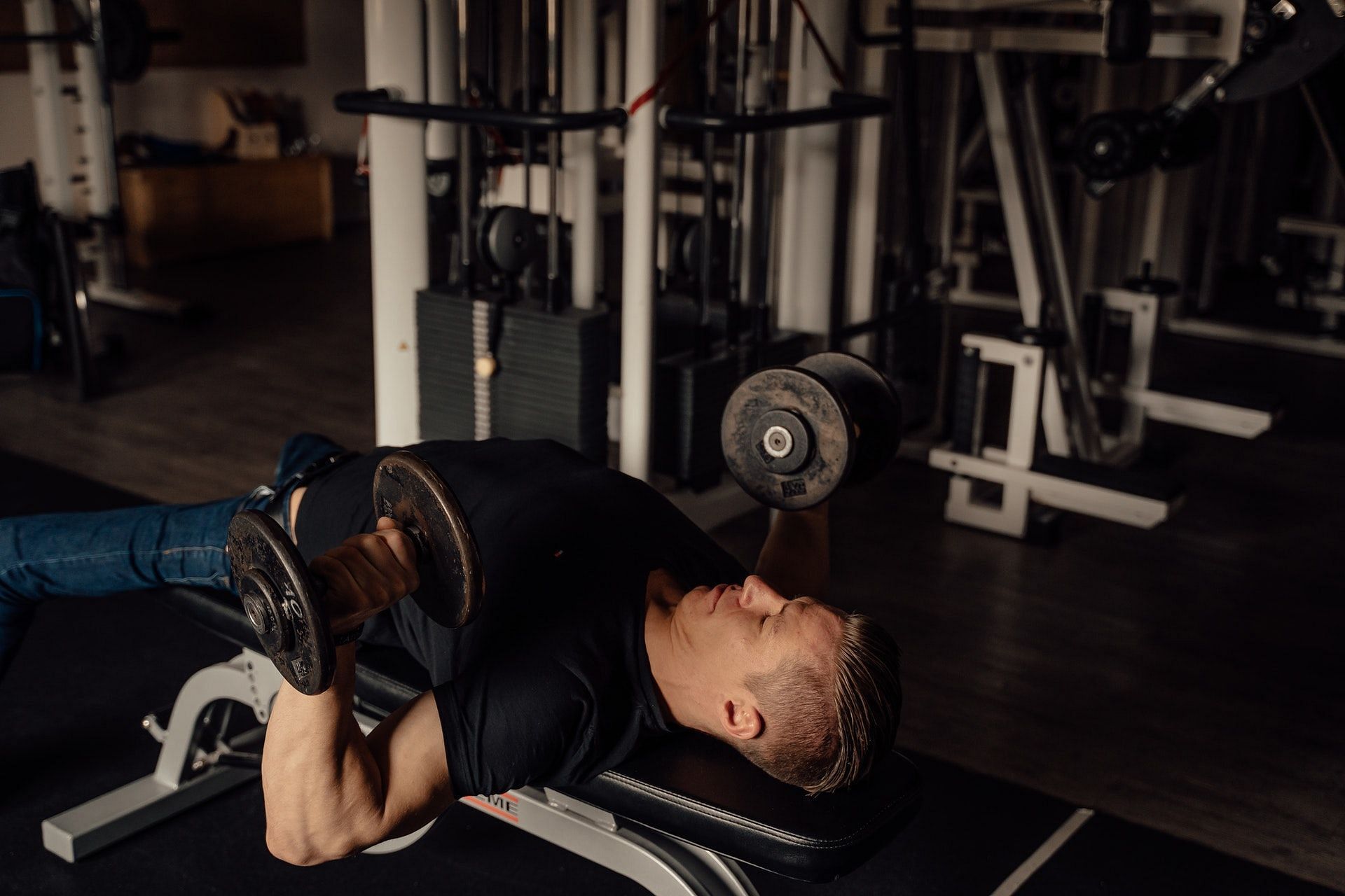 There are several exercises that can strengthen the lower pectoral muscles. (Photo by Alesia Kozik via pexels)