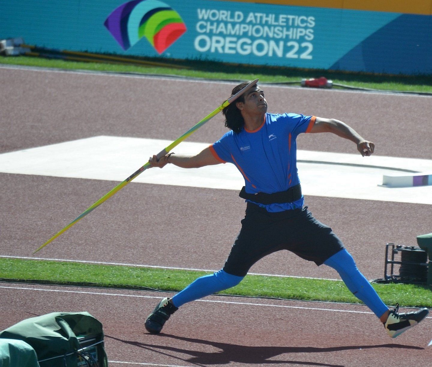 नीरज चोपड़ा विश्व चैंपियनशिप्स में मेडल जीतने वाले पहले भारतीय पुरुष एथलीट हैं